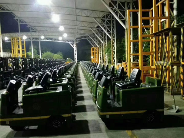 中国人民解放军采购杭州叉车案例-电动牵引车